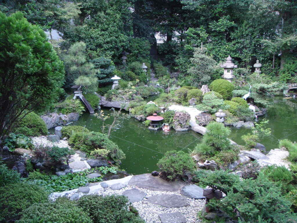 西蓮寺の庭園